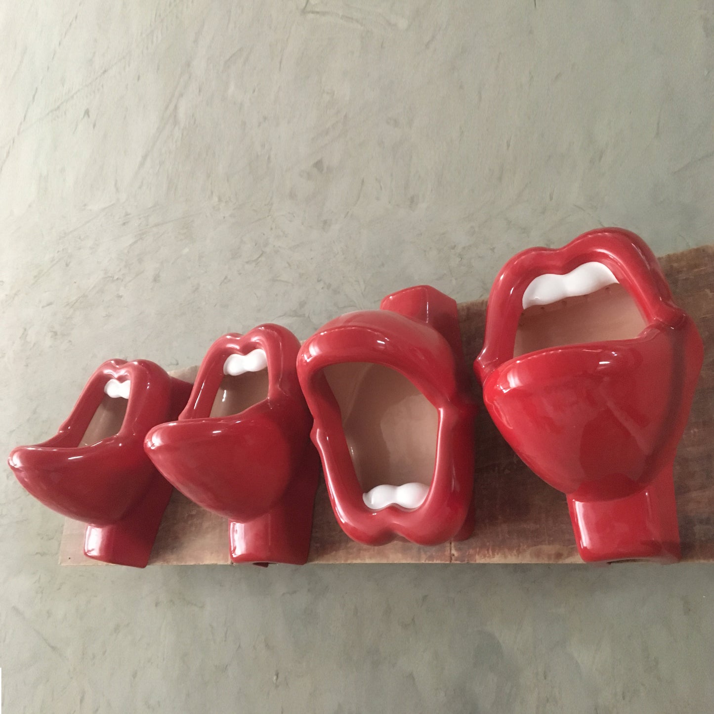 UK001 Hot sell 2023 unconventional kiss shape wall mounted oem irregular shaped sanitary ware bathroom wc wall hung urinals