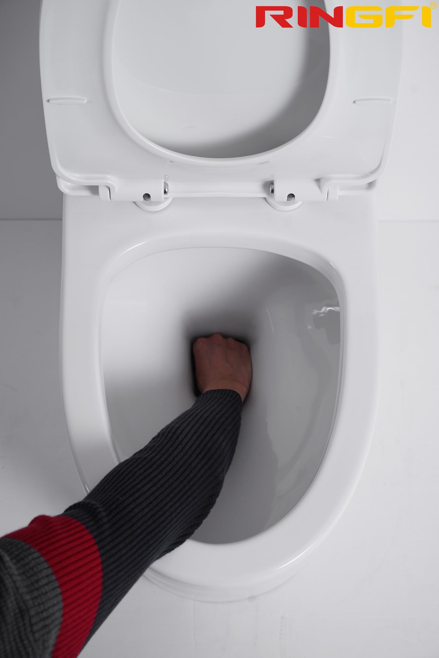 8636 One-piece modern design simple floor-standing ceramic toilet easy to clean